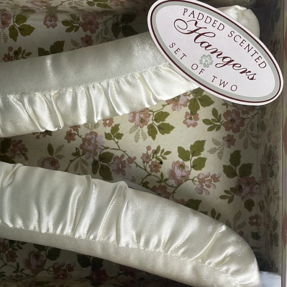 Padded scented hangers set of two ivory color bows New in Box elegant fancy